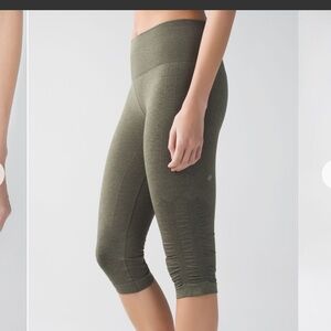 VINTAGE LULULEMON IN THE FLOW CROP SEAMLESS LEGGINGS HEATHERED FATIGUE GREEN 2